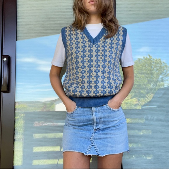 Vintage wool sweater vest blue and cream size small - Picture 2 of 5